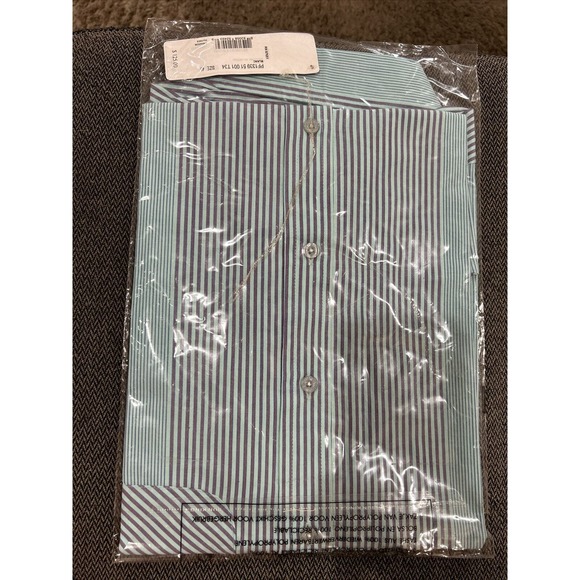 Lacoste Short Sleeve Button Down Men’s Dress Shirt With Pocket Size 40 NWT! - Picture 3 of 3